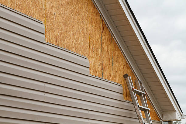 Professional Fiber Cement Siding technician working in Lakeland, TN